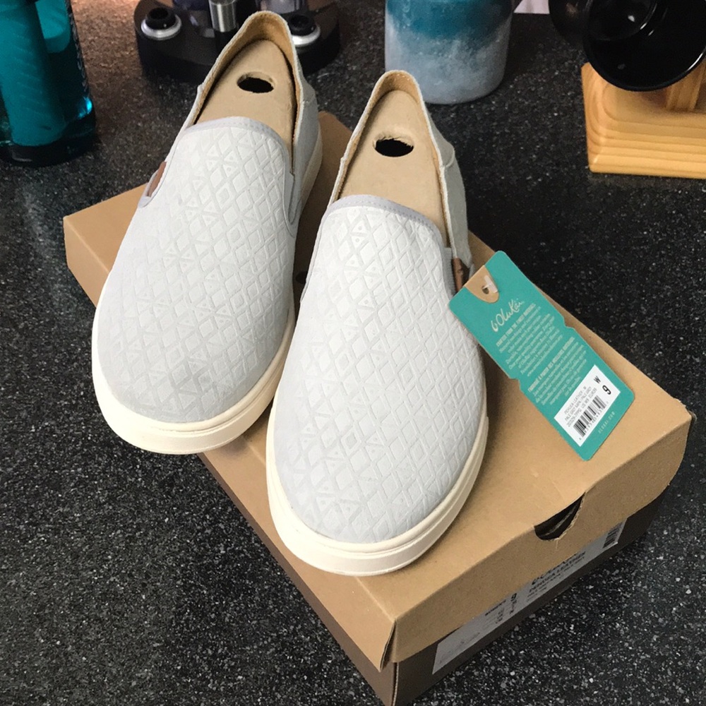 Olukai Pehuea slip on shoes, pale grey size 9